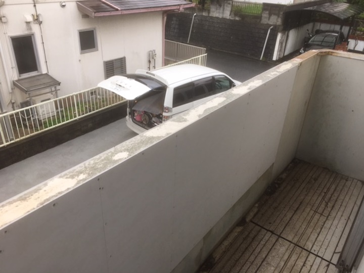 ベランダ施工中<br />この後、天板を板金で貼ります。