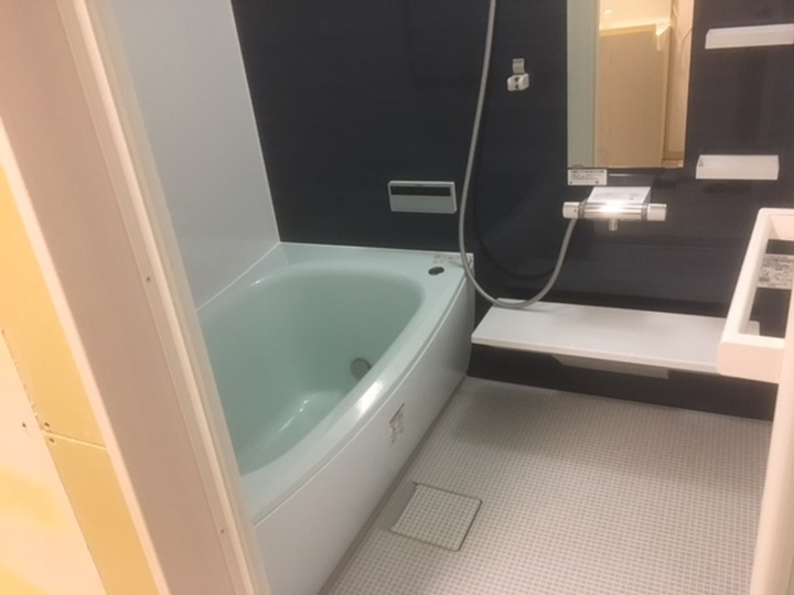 ユニットバス交換後<br />床が柔らかくて心地良いＴＯＴＯサザナ１３１６に交換です。