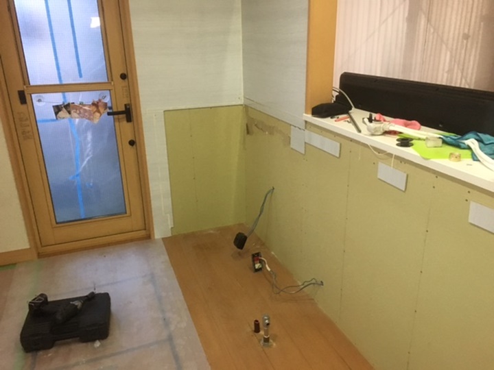 キッチン施工中