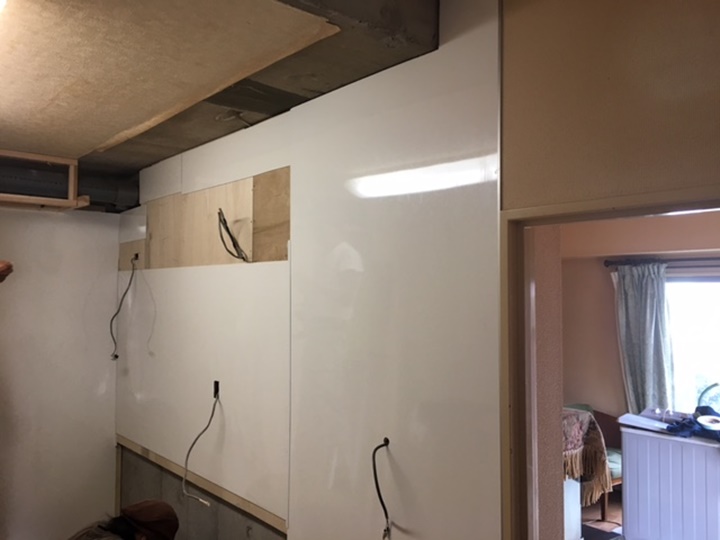 キッチン施工中