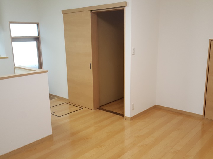 以前の襖の扉は建具に変更しました。