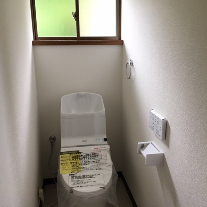 トイレ施工後<br />
TOTO節水トイレに交換です。