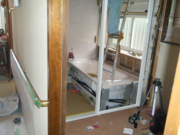 ユニットバス組立中