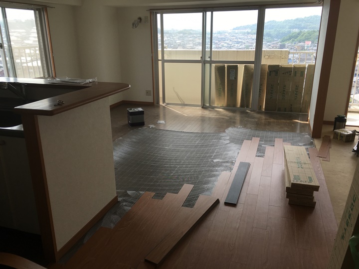 床フロアタイル貼