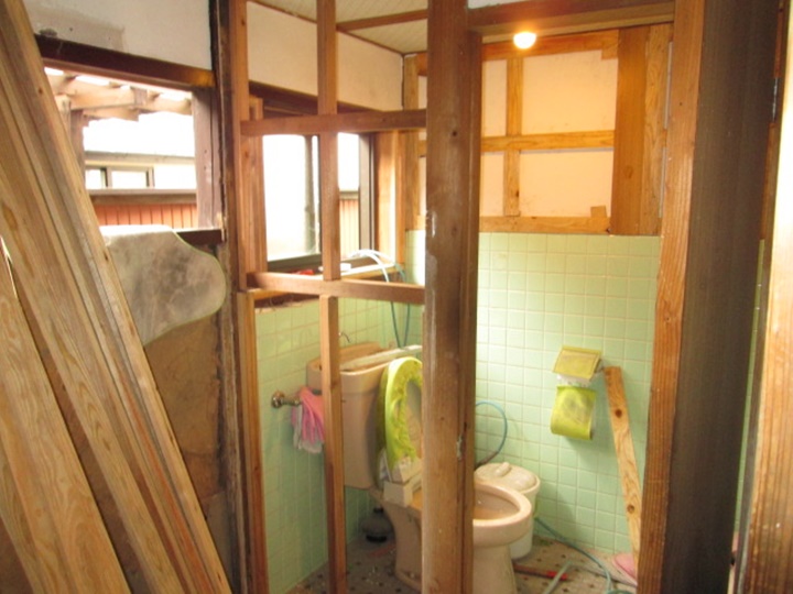 トイレ施工中