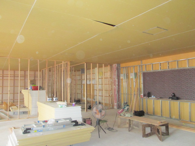天井を張替後、間仕切り壁等を造作していきます。