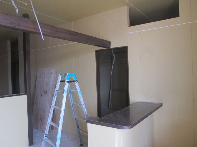 受付カウンターも元家具や、現大工の土屋君の施工で仕上上がりバッチリ。