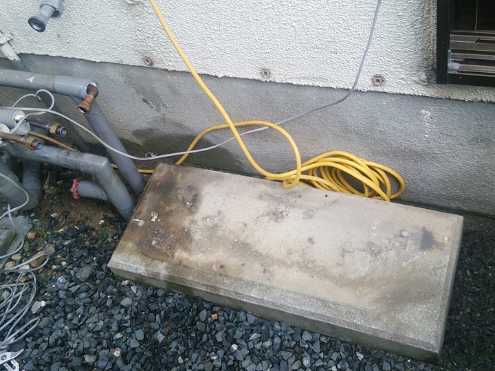 給湯器を取り外します