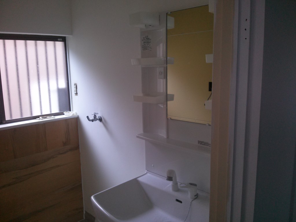 洗面化粧台も交換しました。