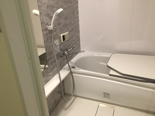 ユニットバス完成<br />補助金：ユニットバスに高断熱浴槽設置100000円、節湯水栓3000円、、ユニットバス設置補助金合計103000円