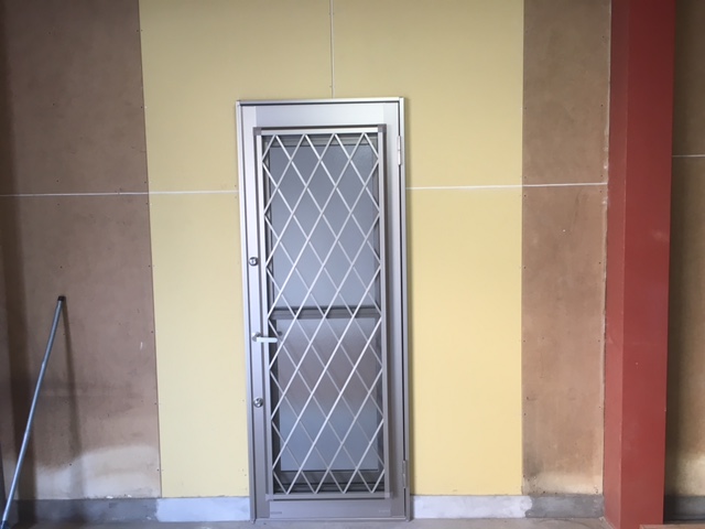 採風勝手口施工後<br />
