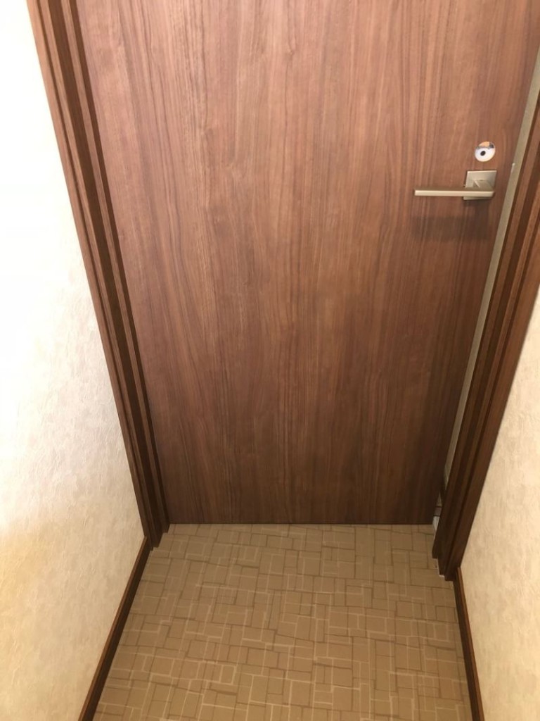 トイレ入口建具も交換いたしました