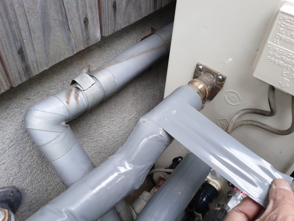 保温材を巻きます