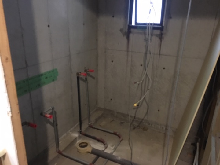 浴室施工中