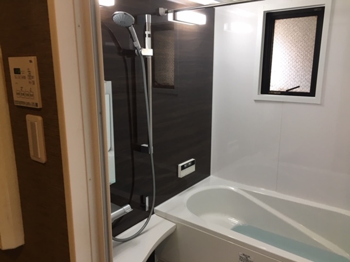 浴室施工後<br />浴室に余分なスペースがありましたので130㌢×160㌢のユニットバスから140㌢×180㌢のユニットバスに変更できました。