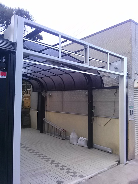 施工中鉄骨組み