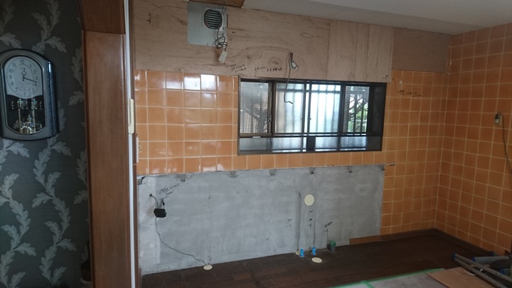 キッチン施工中