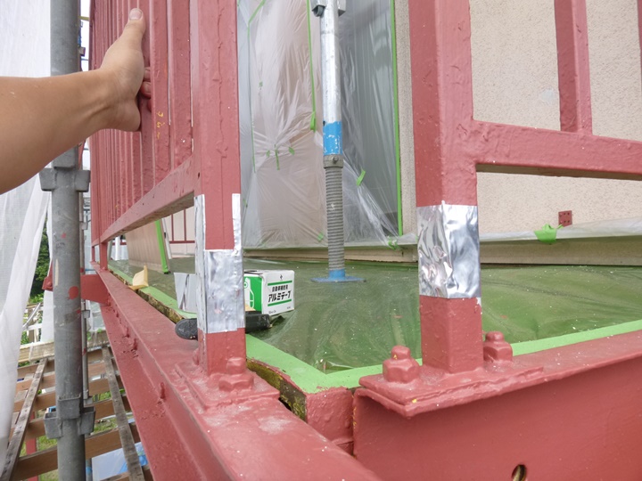 ベランダ穴補修