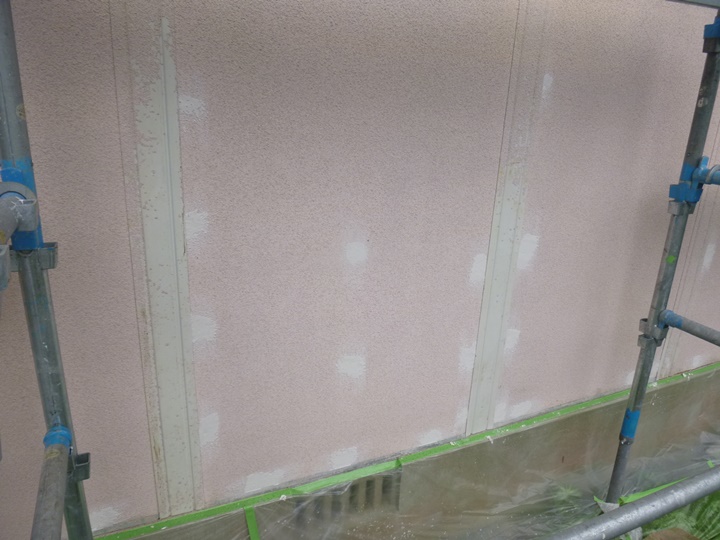 パテで釘部分を下地補修