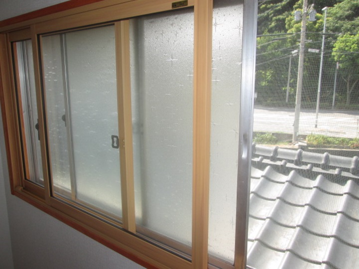 窓に断熱内窓インプラスを取付ました。<br />
