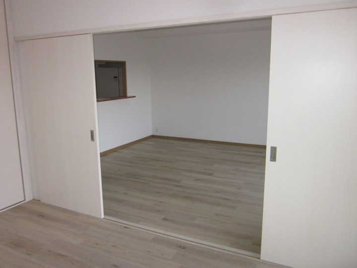 間仕切り建具も交換