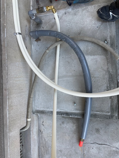 新規エコキュートの配管の準備