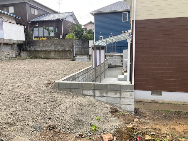 土間はモルタルで仕上げていますので雨でもぬかるむことはありません。