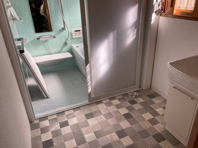 洗濯機、給水、排水、電気は使いやすい位置に移設しました。