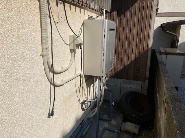 壁掛けの給湯器に変更しました。