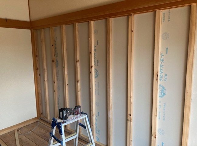 施工中<br />下地を組んでいきます。