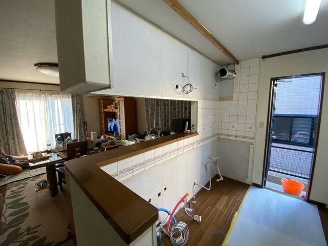 キッチン解体写真になります。