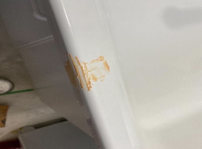 施工中<br />パテ埋めしていきます。