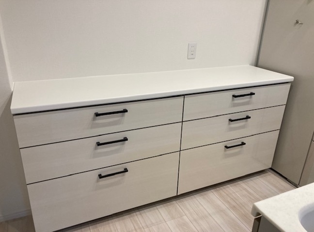 カップボードを設置しました。<br />コーキング処理をしてきれいに仕上げました。