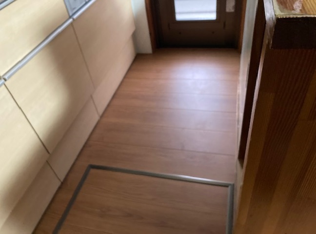 施工後<br />台所の床もフローリング上貼りしました。