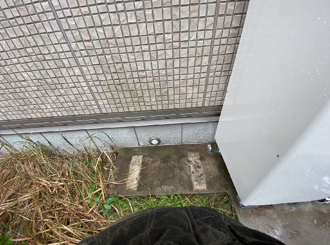 施工中<br />既存のヒートポンプを取り外します。