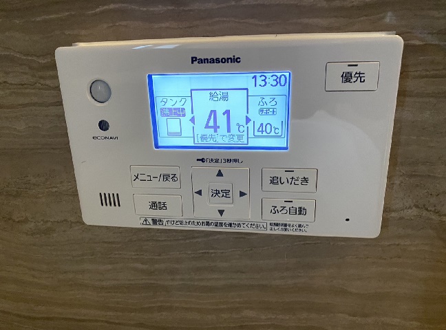 施工後<br />お風呂リモコン交換後<br />浴室リモコンは水が入らないようしっかりコーキングします。