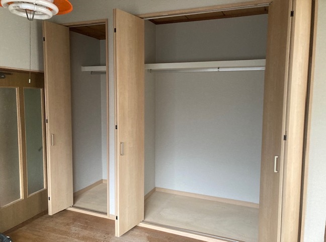 施工後<br />
枕棚も設置したくさん収納できるクローゼットです。