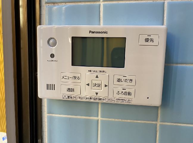 施工後<br />
浴室リモコンです。リモコンの周りはコーキングをして水が入らないようにします。<br />
