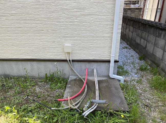 施工中<br />既存の電気温水器を撤去しました。