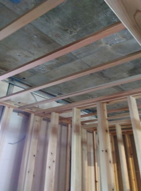 施工中<br />天井の下地工事をします。