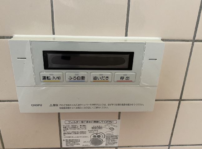 施工後の浴室リモコンです。<br />水が入らないようにコーキングをしています。