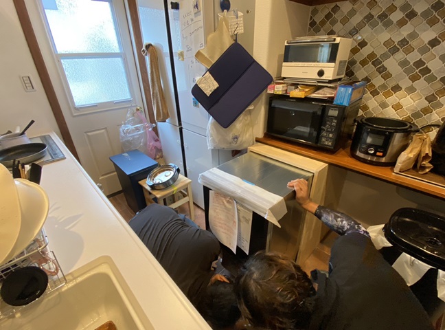 施工中<br />食洗器設置の様子です。