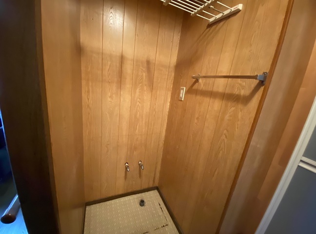 施工中<br />撤去後です。止水栓交換工事もします。