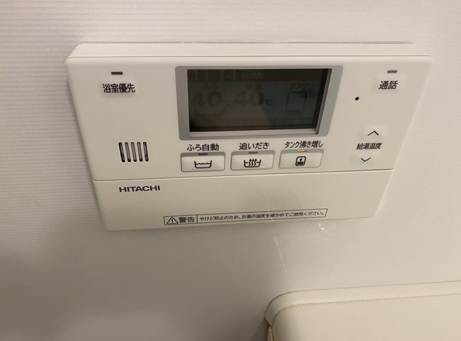 施工後<br />浴室リモコンです。水が入らないようにしっかりとコーキングをします。