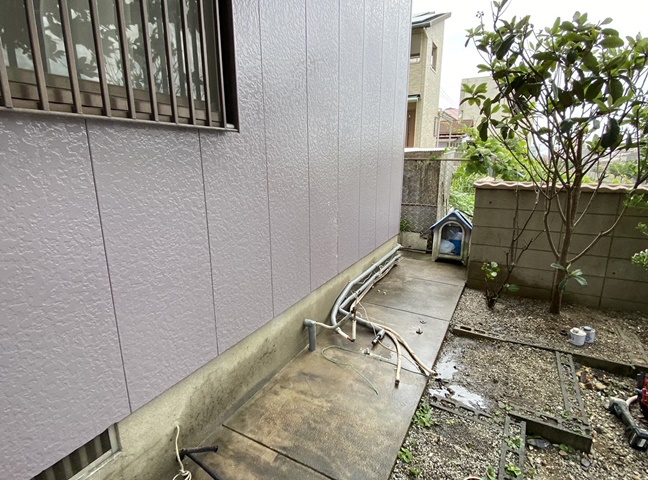 施工中<br />既存エコキュート撤去後です。<br />配管工事をしていきます。