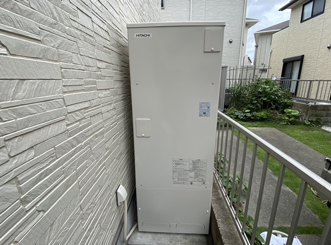 施工後のエコキュートです。<br />設置したエコキュートは日立BHP-FG37WUです。