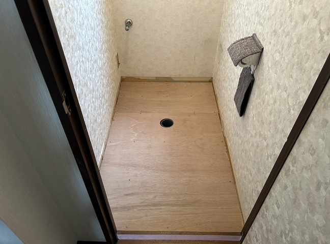 施行中<br />床補強工事後です。<br />