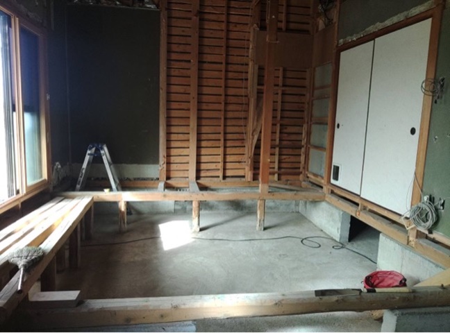 施行中<br />
解体後です、