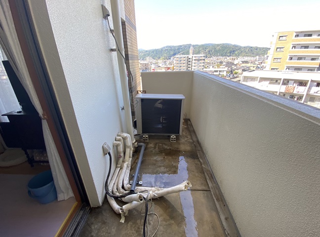 施工中<br />撤去後です。<br />ヒートポンプは天吊りでしたが今回は据え置きます。