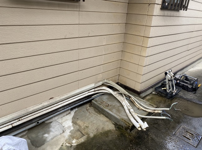 施工中<br />撤去後です。<br />土間を綺麗に掃除して新しい機種を設置します。